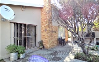 4 Bedroom House in Noordhoek
