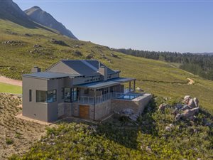 100 ha Farm in Hemel en Aarde Valley