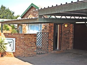 2 Bed Townhouse in Krugersdorp North