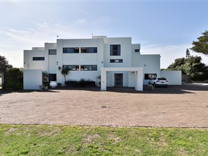 5 Bed House in Struisbaai
