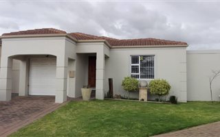 2 Bedroom House in Eikenbosch