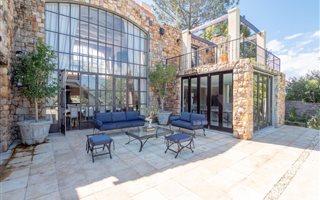 7 Bedroom House in Constantia
