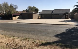 120 m² Office Space in Vanderbijlpark SE
