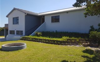 3 Bedroom House in Pringle Bay