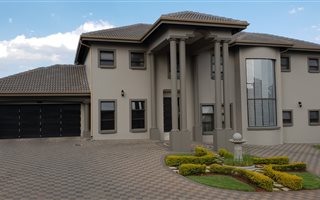 5 Bedroom House in Midlands Estate