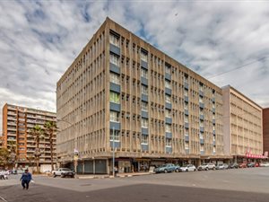 Bachelor apartment in Doornfontein