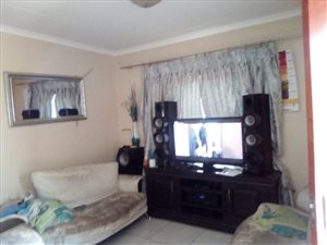 2 Bed House in Clayville