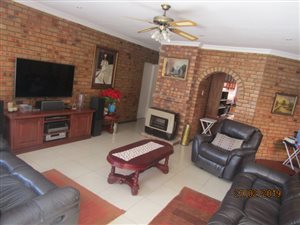 5 Bed House in Glen Marais
