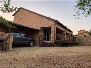 2 Bed Townhouse in Rooihuiskraal North