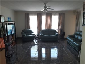 2 Bed Flat in Noordheuwel