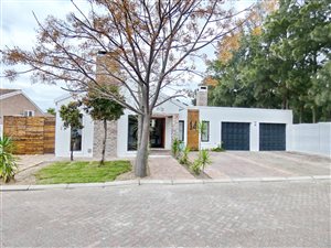 3 Bed House in Silver Oaks