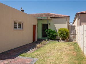 2 Bed House in Admirals Park