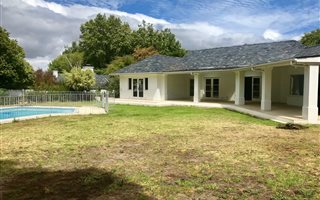 4 Bedroom House in Constantia Upper