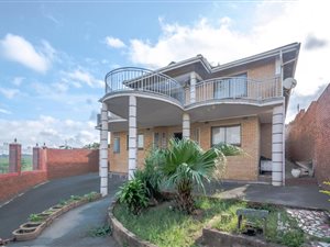 8 Bed House in Gandhis Hill