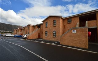 2 Bedroom Apartment in Gordons Bay Central