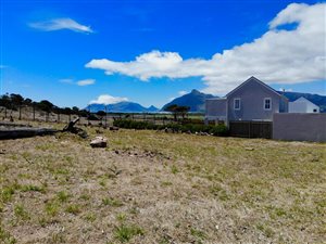 700 m² Land available in Bluewater Estate