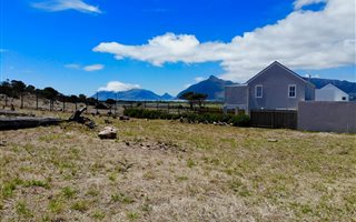 700 m² Land available in Bluewater Estate
