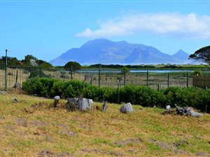 700 m² Land available in Bluewater Estate