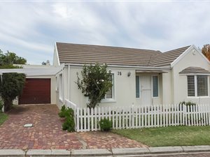 2 Bed House in Hunters Home