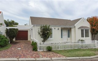 2 Bedroom House in Hunters Home