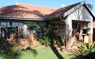 2 Bedroom Simplex in Amberfield