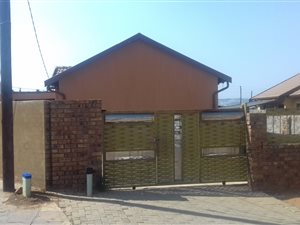 3 Bed House in Lotus Gardens