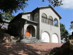 4 Bed House in Beverley Hills
