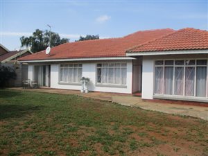 6 Bed House in Risiville