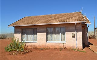 2 Bedroom House in Randfontein