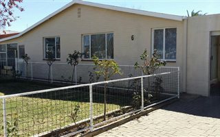 4 Bedroom House in Brandwag