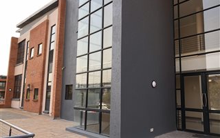 106 m² Commercial space in Highveld