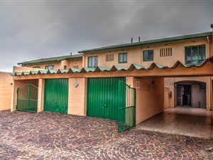 3 Bed Townhouse in Aston Manor