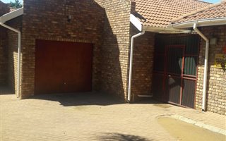 3 Bedroom House in Protea Park