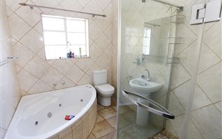 3 Bedroom House in Daggafontein
