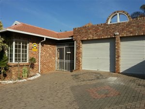 3 Bed House in Montana Park
