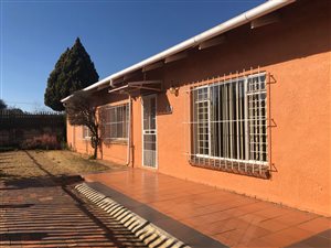 3 Bed House in Roodepoort West