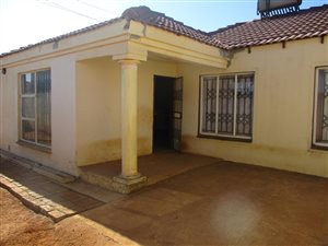 4 Bed House in Protea Glen