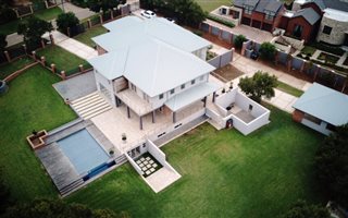 6 Bedroom House in Cornwall Hill