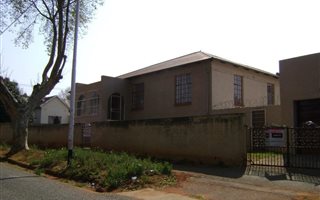 15 Bedroom House in Jeppestown