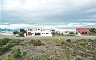 645 m² Land available in Struisbaai