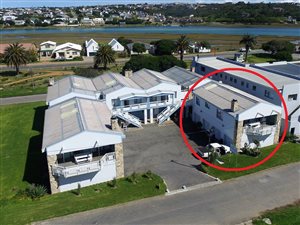 3 Bed Apartment in Stilbaai