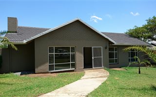 3 Bedroom House in Schuinshoogte