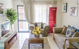 2 Bedroom Apartment in Mooikloof Heights