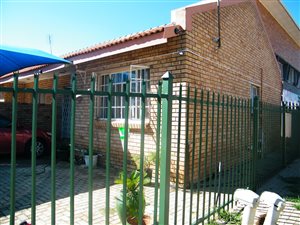 8 Bed Townhouse in Wilkoppies