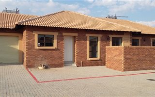3 Bedroom Cluster in Helderwyk