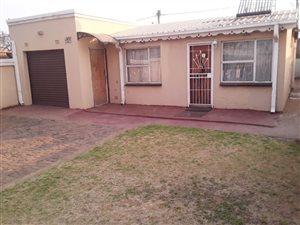 2 Bed House in Etwatwa