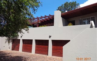 7 Bedroom Cluster in Waterkloof Ridge