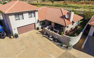 5 Bedroom Cluster in Midstream Estate
