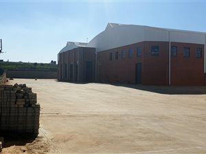 2250 m² Industrial space in Pomona