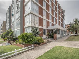 2 Bed Apartment in Humewood